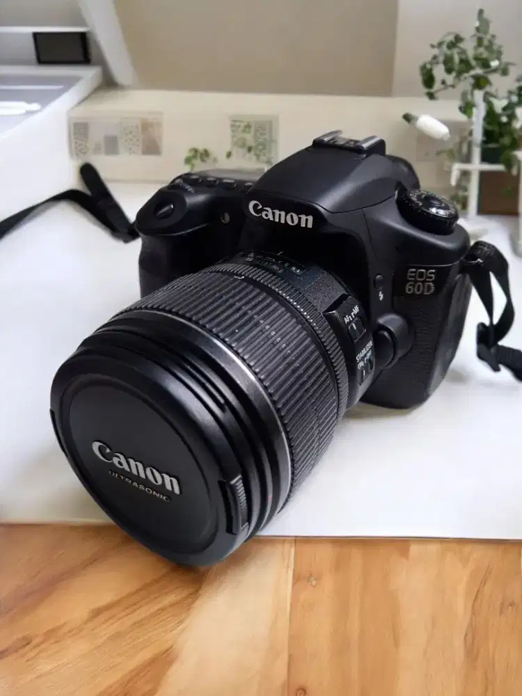 Kamera DLSR CANON EOS 60D + Lensa CANON EF-S 15-85mm 1:3.5-5.6 IS USM