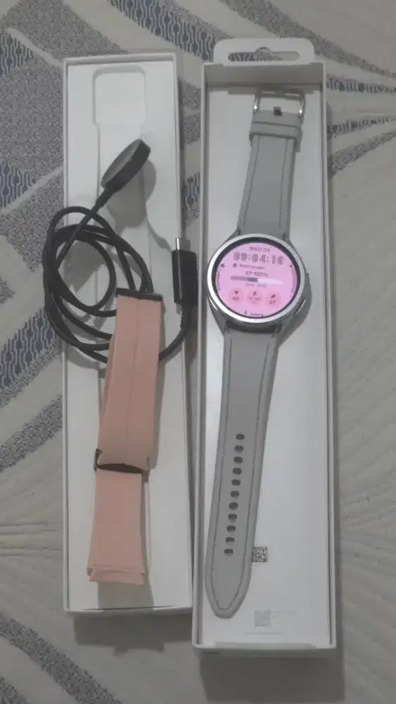 Preloved galaxy watch 6 classic