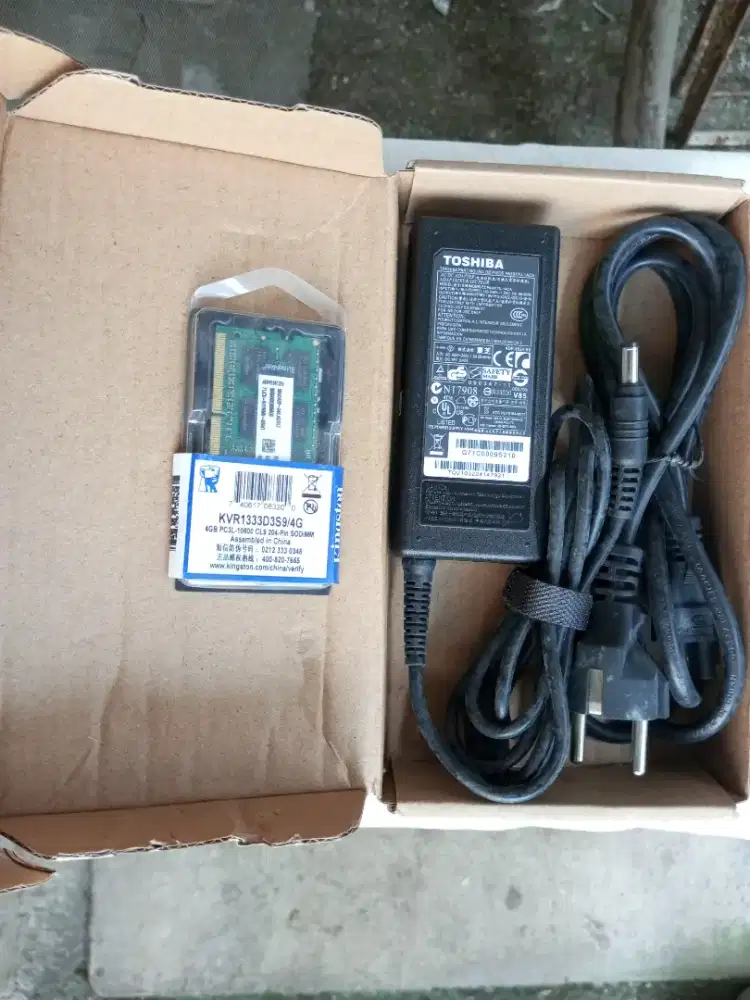 Jual Adaptor Laptop Toshiba C640 dan Ram Kingston 4GB
