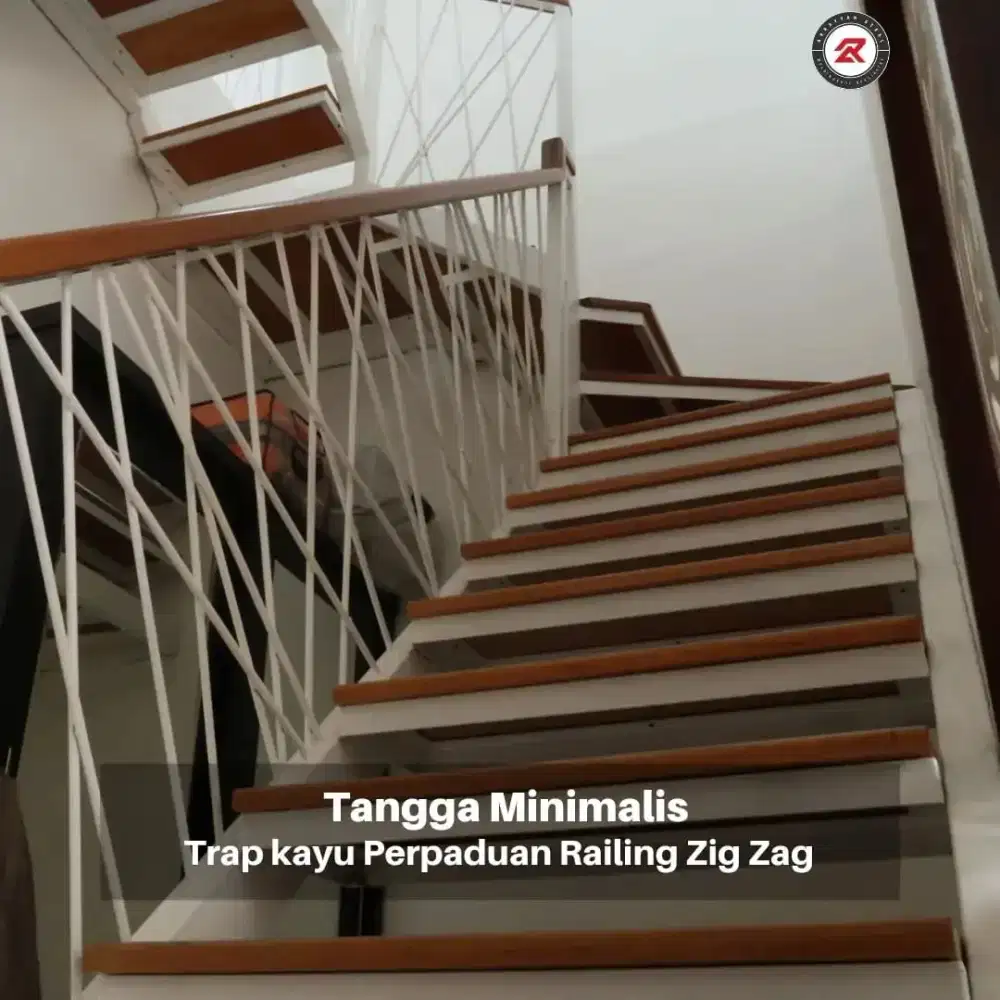 Menerima pemasangan tangga rebah bahan kontruksi plat beai papan kayu