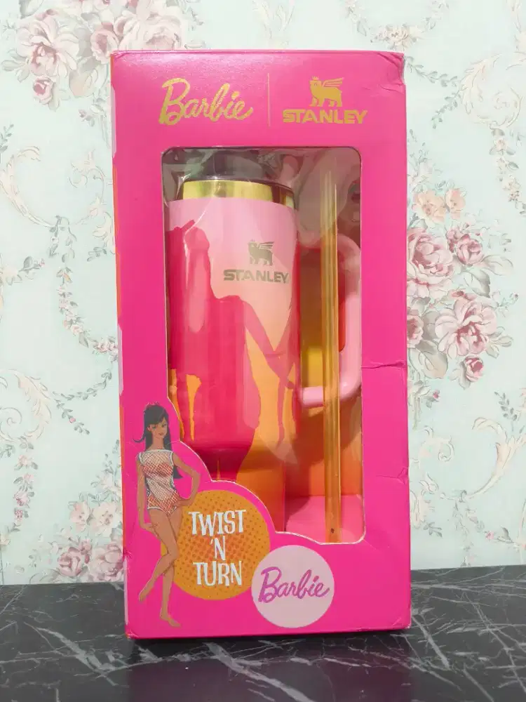 Tumbler stanley x barbie