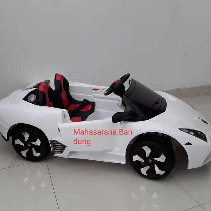 Mobil Mainan Aki Pmb 6869 Lambrado Model Sedan Sport Ban Eva (karet )