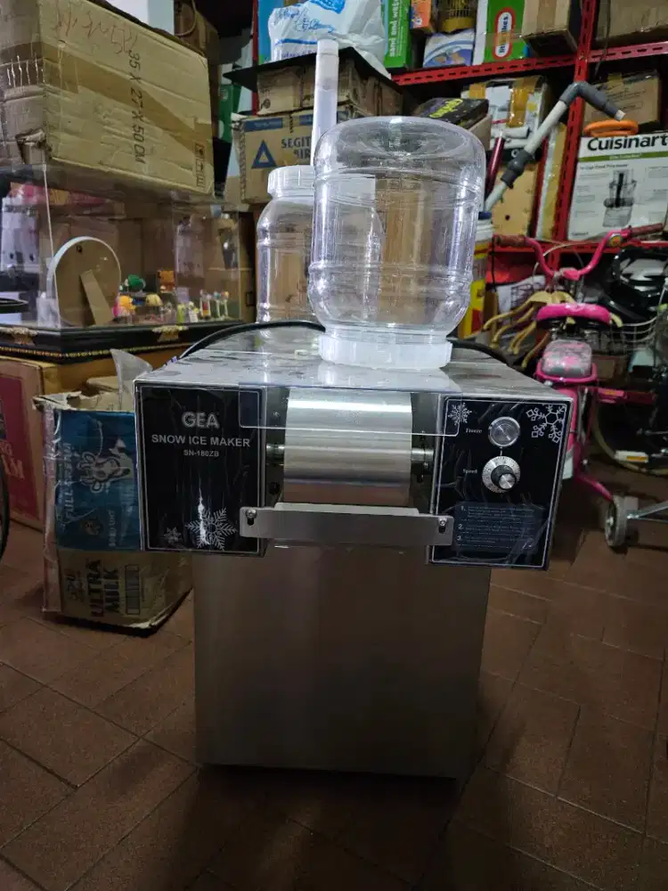 Mesin es salju / snow ice maker