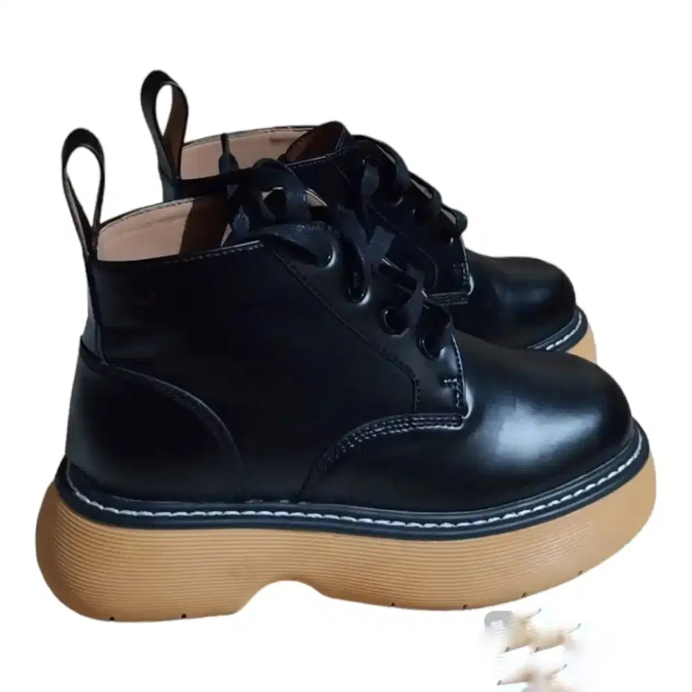 Sepatu booth size 36