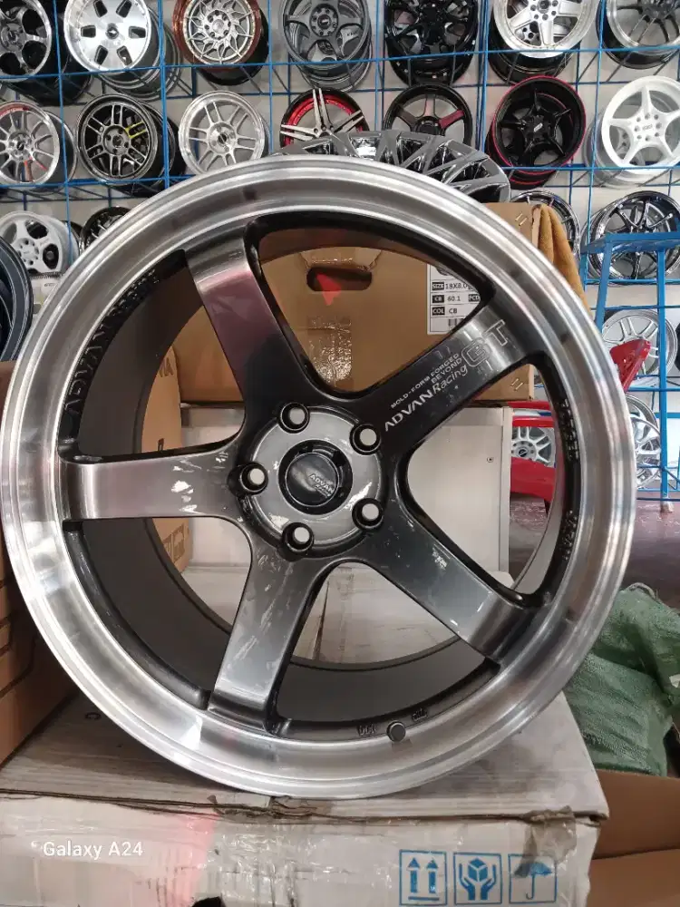 Advan GT ring 18 lebar 8,5 pcd 5x114,3 ET 22 reborn zenix