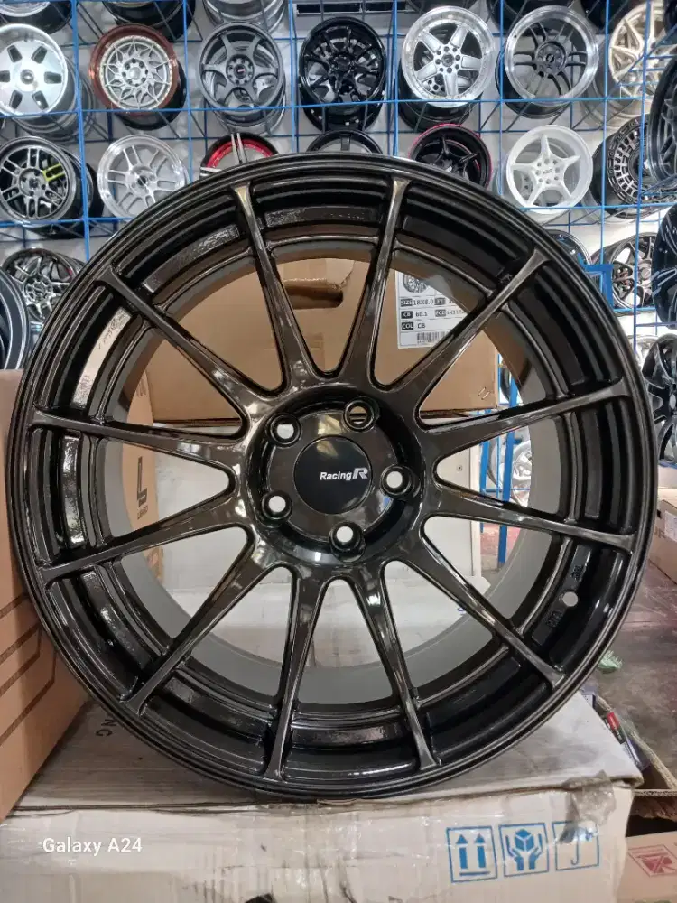 Enkei spider ring 18 lebar 9 pcd 5x114,3 ET 28 innova reborn zenix