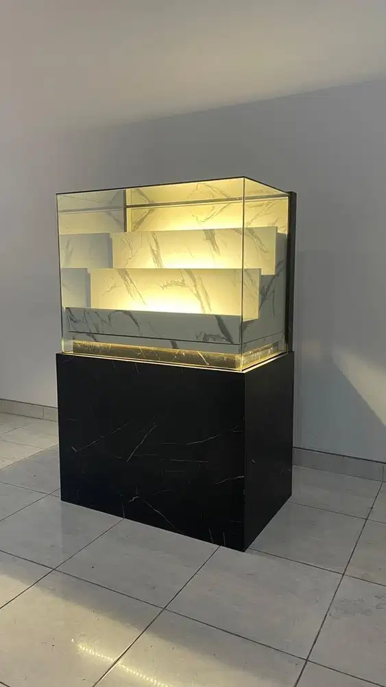 DIJUAL RAK LEMARI DISPLAY BARU