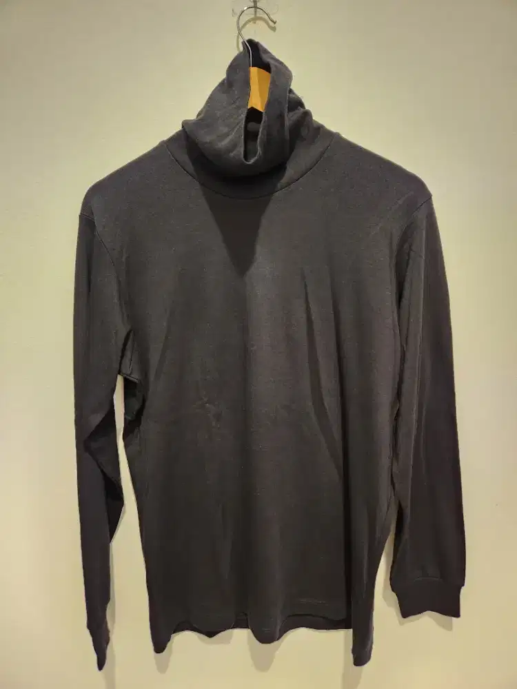 UNIQLO TURTLE NECK BLACK