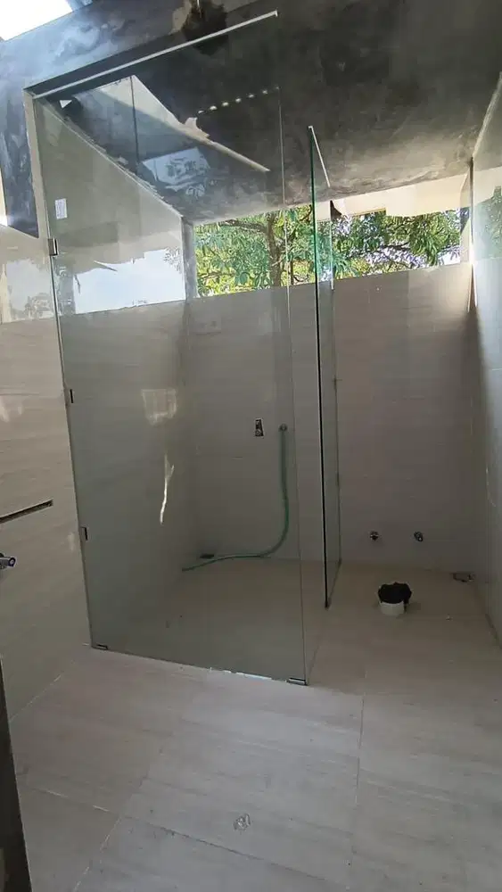 Kaca tempered menarik