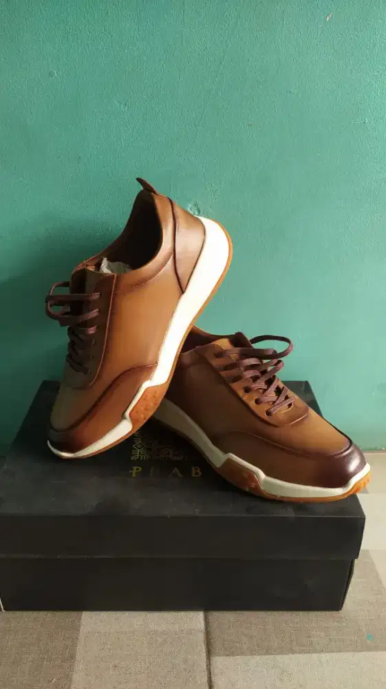 Dijual sepatu prabu kulit asli size 40.
