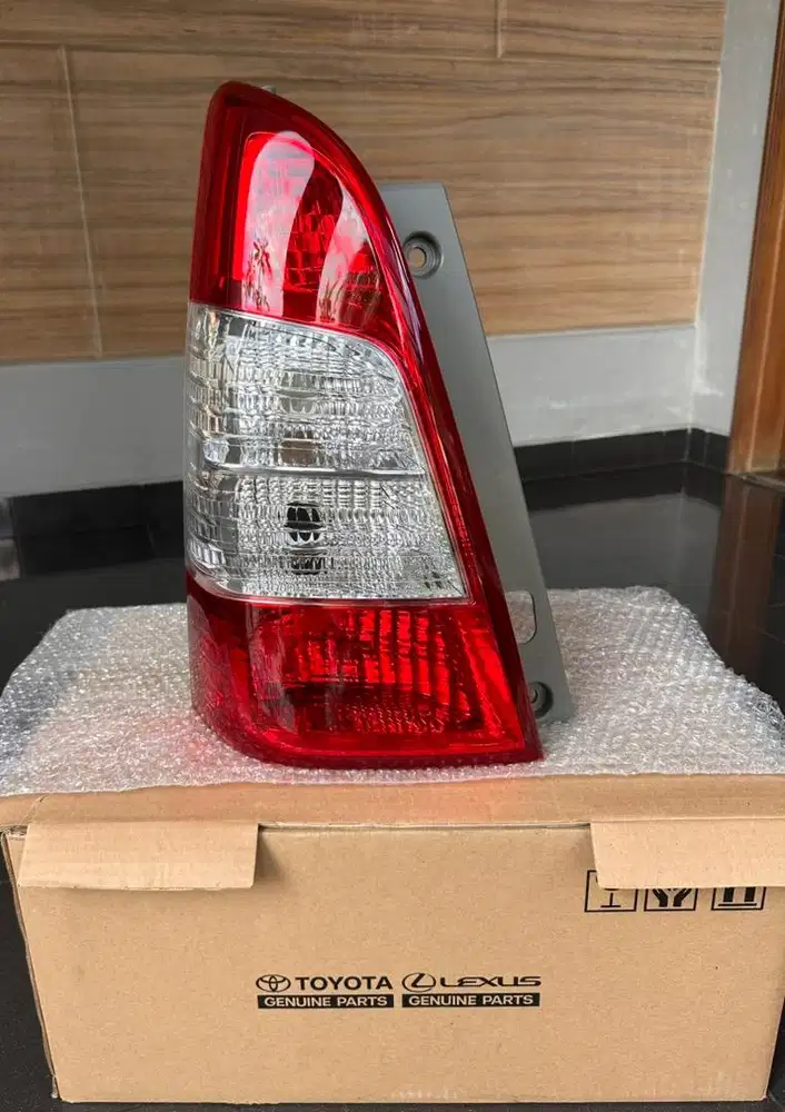 Lampu belakang Grand Innova (KIRI)