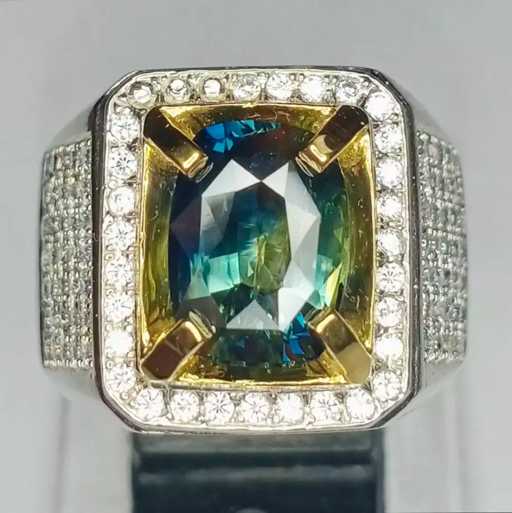 TRI COLOR SAPPHIRE / ANTIQUE SAPPHIRE 4,08 CRT