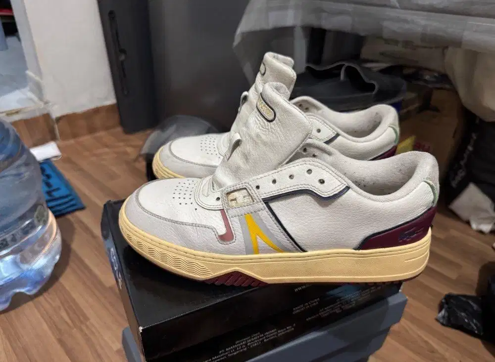 Sepatu sneakers lacoste
