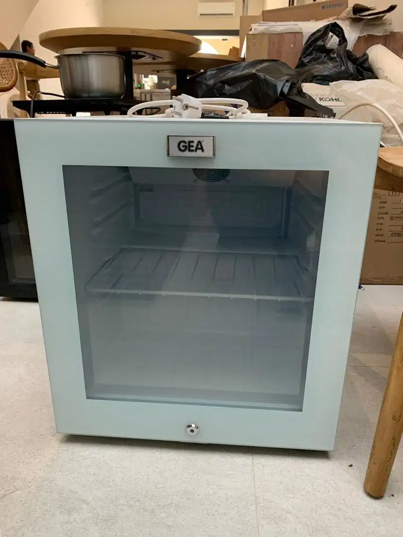 Kulkas display GEA showcase