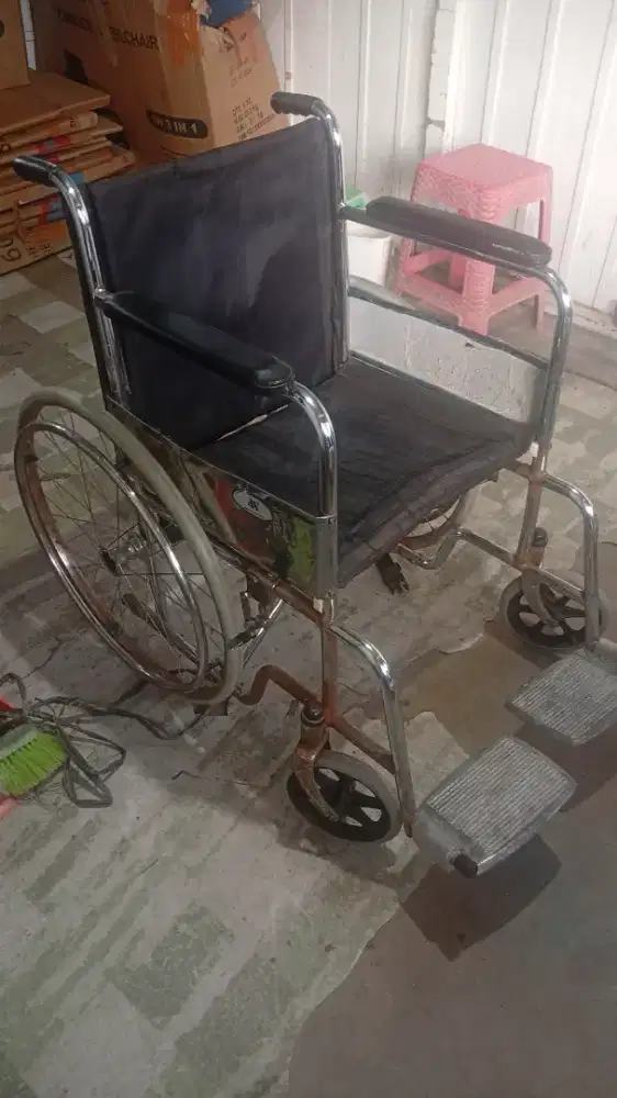 Dijual kursi roda bekas