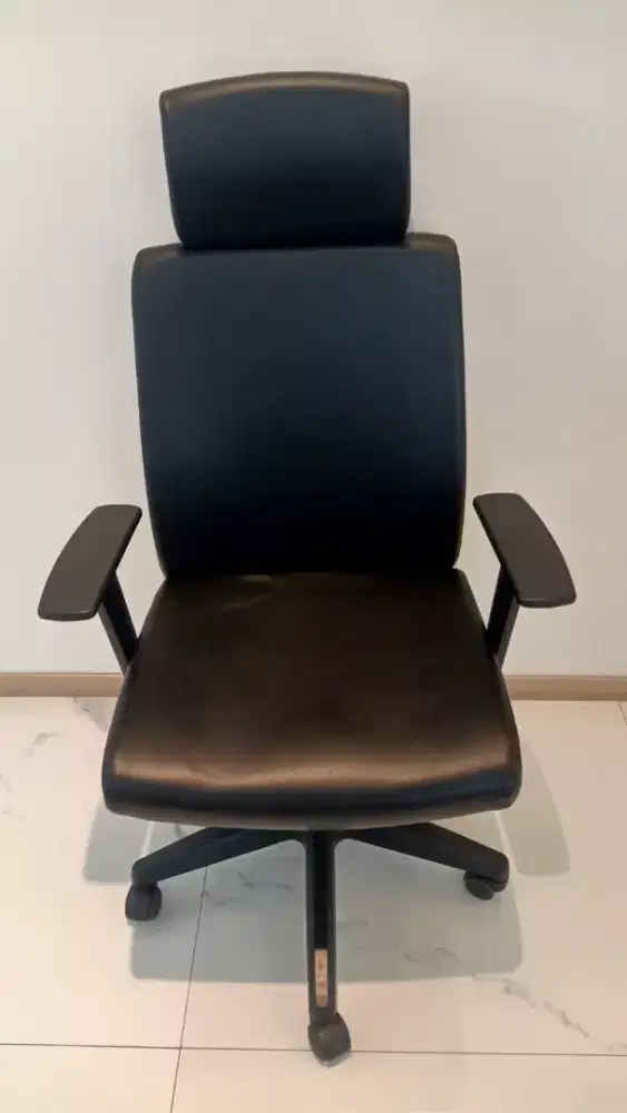 Preloved Chairman Kursi kantor MC2101HR