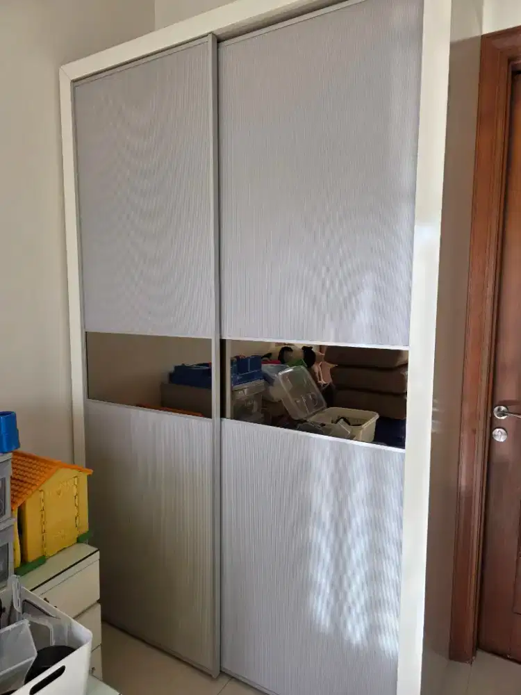 Lemari baju sliding duco putih