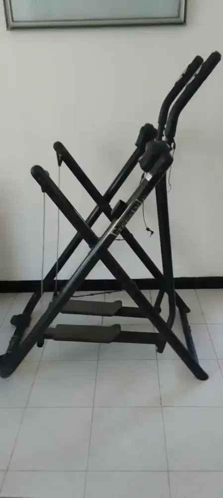 Alat gym dan fitnes jumlahnya 3 unit