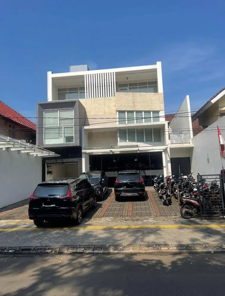 Turun Harga Kantor 3 Lantai Siap Huni Ada Lift di Anggrek Loka