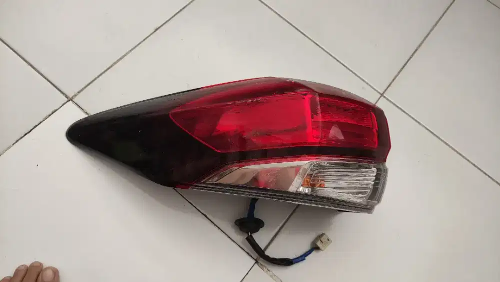 Lampu belakang sebelah kiri terios all new deluxe 2021 original
