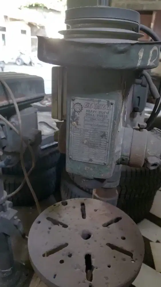 Mesin bor duduk general