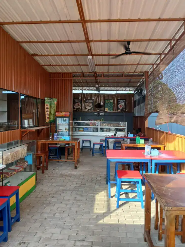 Dibutuhkan wanita  menarik untuk administrasi resto &catering