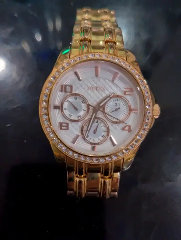 Jam tangan wanita Guess