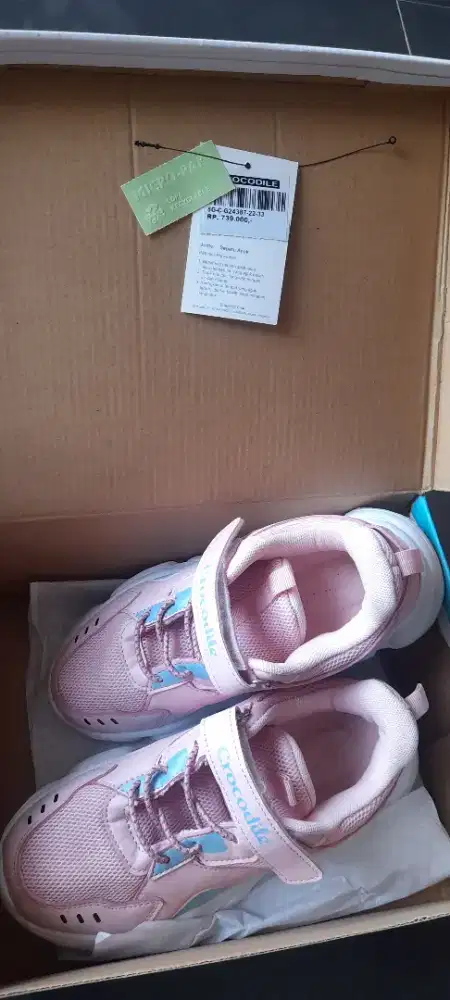 Sepatu anak merek Crocodile