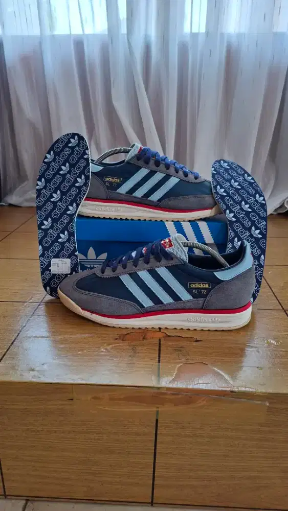 Sepatu adidass sl72