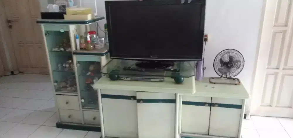 Rak TV ruang tamu . kamar tidur.