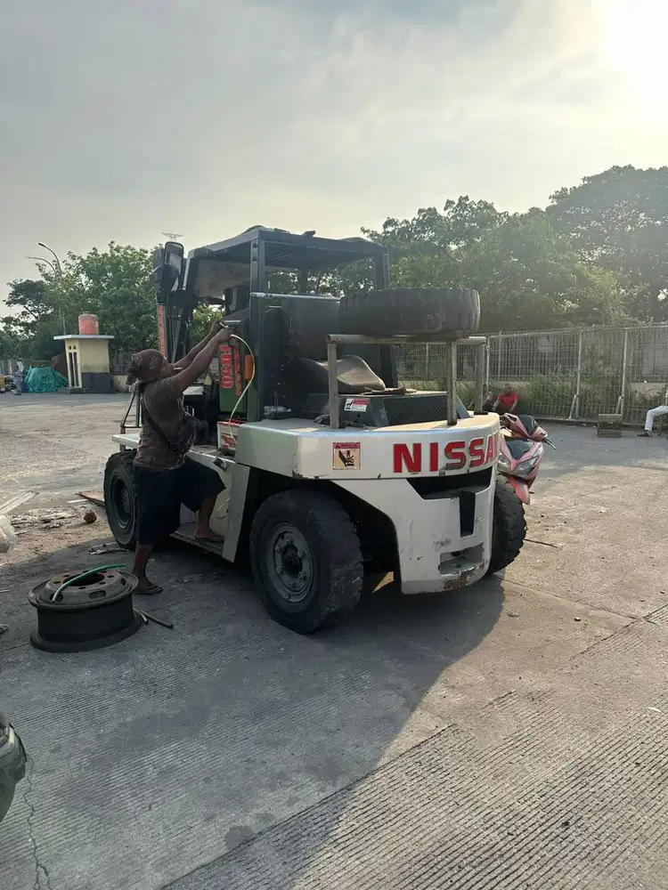 2010 Forklift Nissan fd50 5 ton