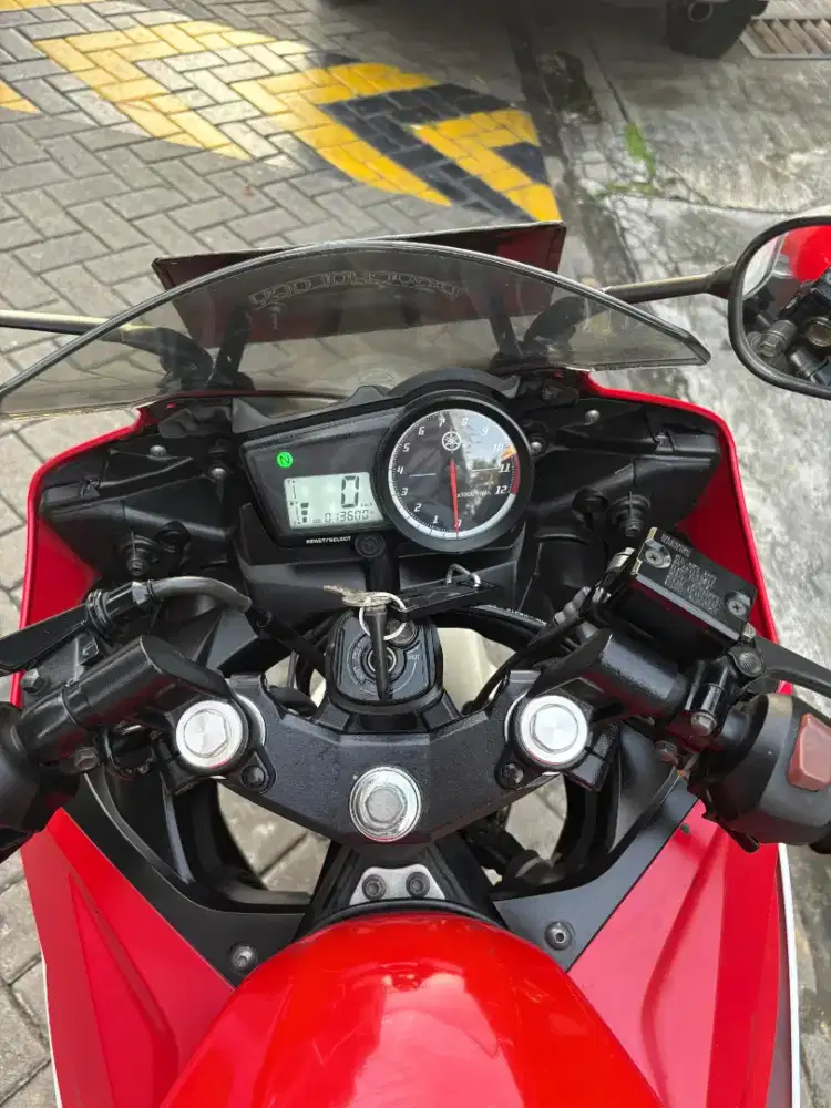 Motor Merah R15