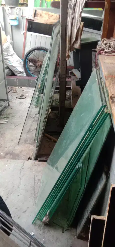 Kaca bekas tebal 5 mm Dan 10 mm