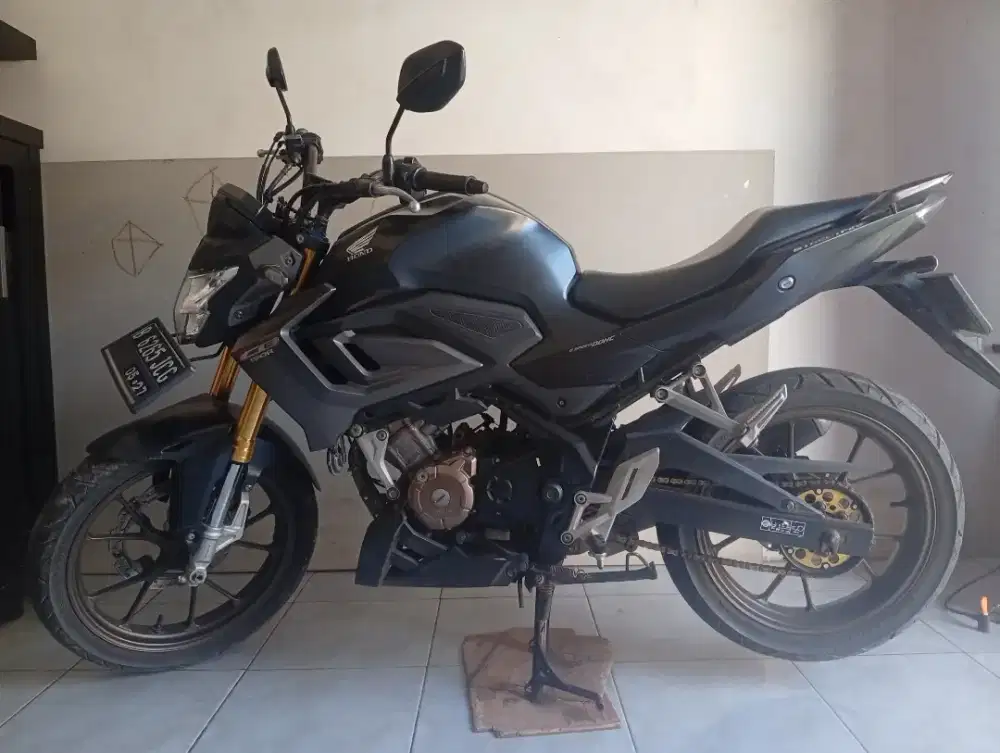 Jual butuh Honda CB 150R tahun 2022