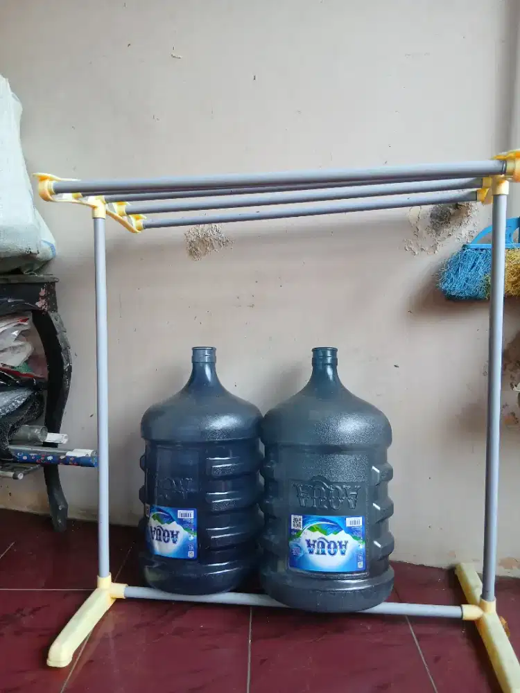 Dijual 2 pcs Galon Aqua