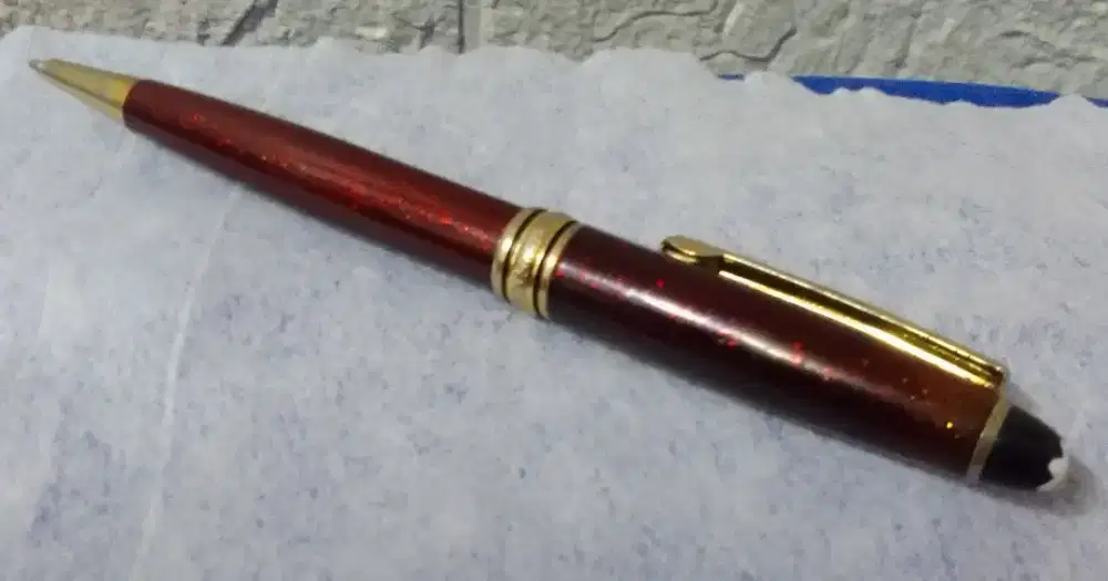 pulpen montblanc merah