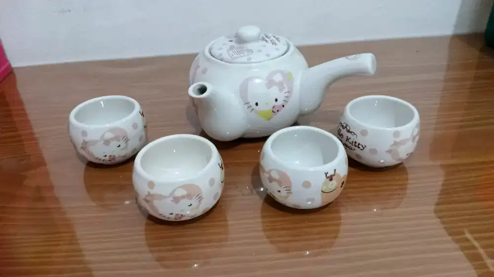 Tea Set Pajangan Hello Kitty Murmer Ajah !!!