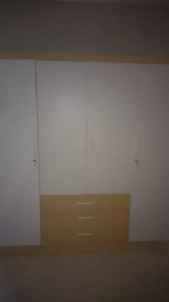 Lemari 4 pintu minimalis