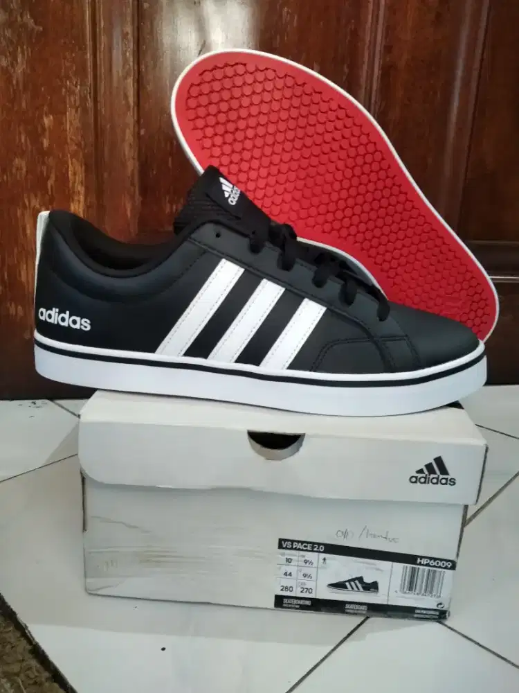 Sepatu sneaker Adidas run size 44 original