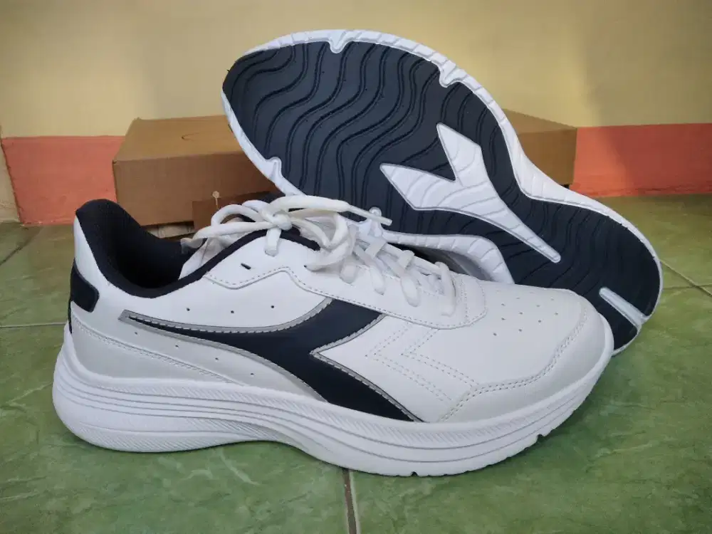 Sepatu putih diadora run size 41 murah