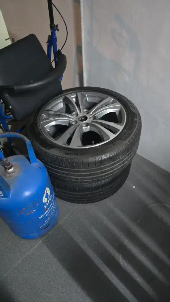 2 Ban bekas dan 1 velg