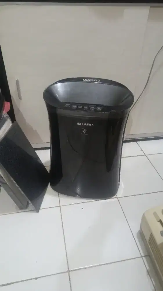 Sharp air purifier dan Mosquito catcher FP-GM 50Y-B