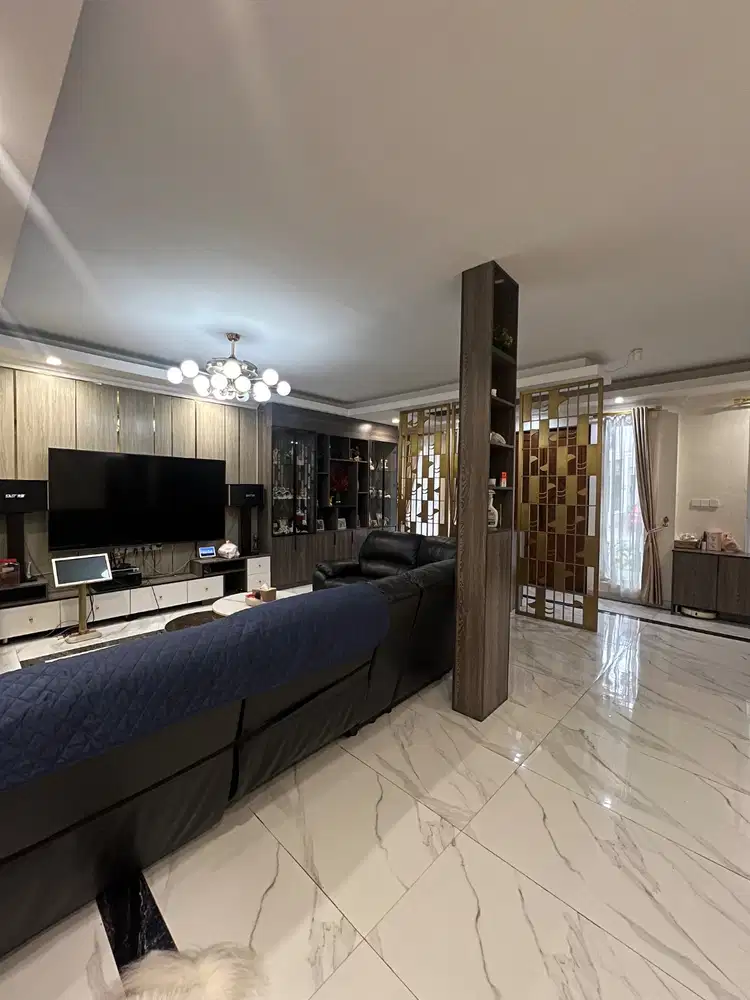 Dijual rumah di Puri Mansion