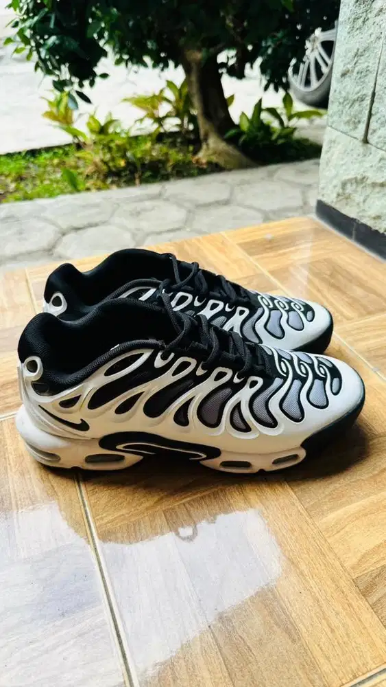 Sepatu nike putih hitam 42