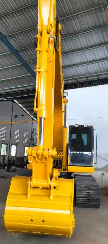 Excavator PC210-10MO h 2022 harga 1,05M NEGO