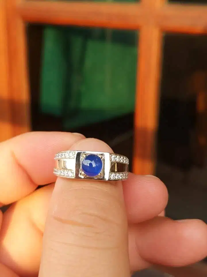 NATURAL CLEAN ROYAL BLUE SAPPHIRE SRILANKA 1.43 CTS