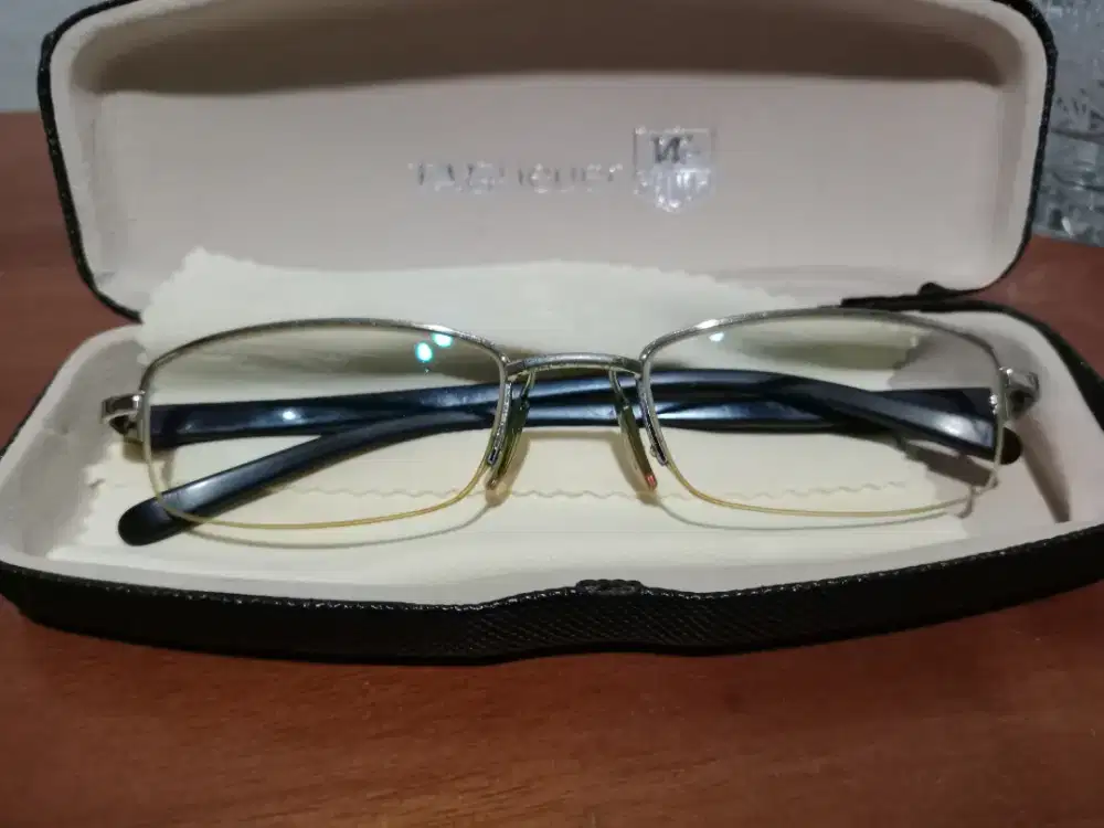 Kacamata pria TAGHEUER