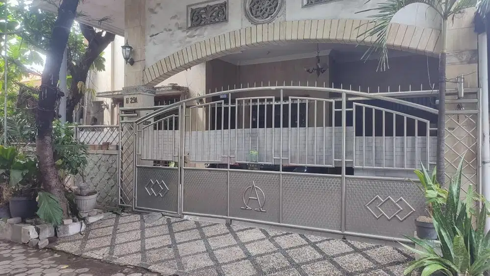 Di jual rumah Rungkut menanggal harapan 3 lantai siap huni