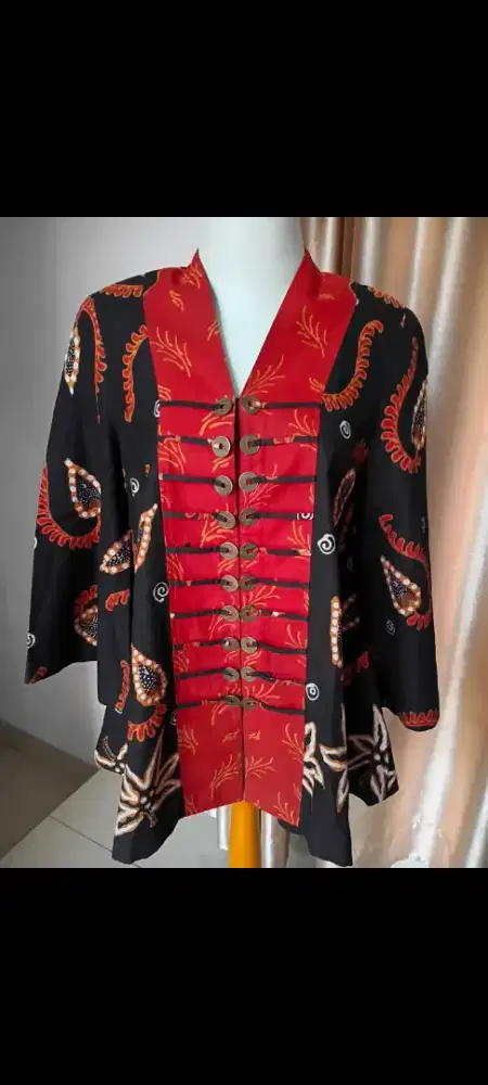 Blus Batik Kancing Koin