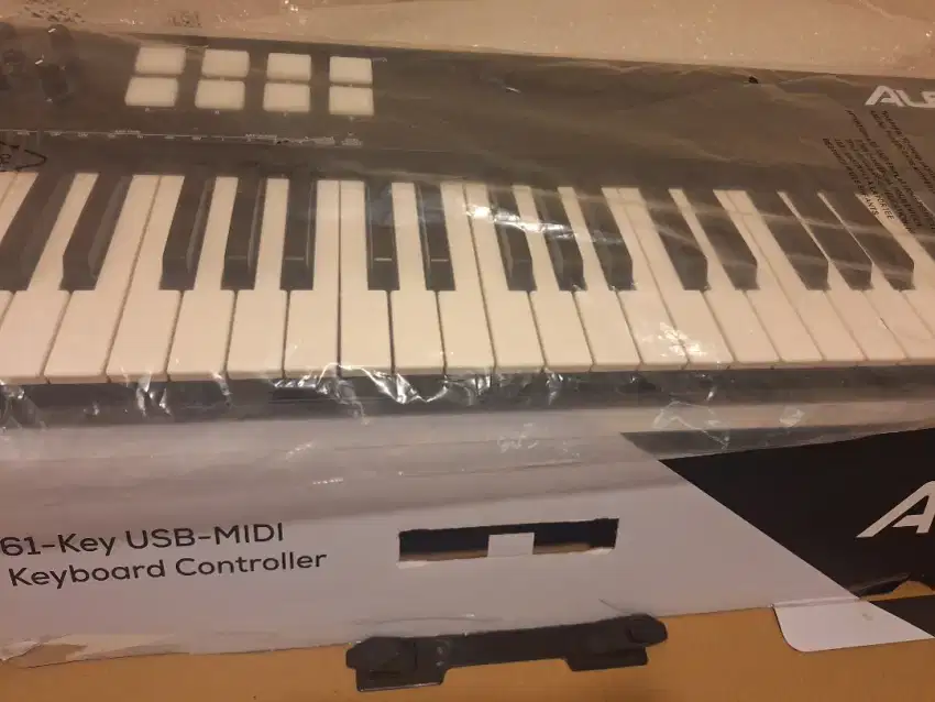 Alesis midi controller v61 mk2